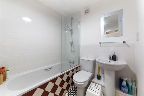 2 bedroom apartment for sale, Elmwood Park Court, Newcastle Upon Tyne