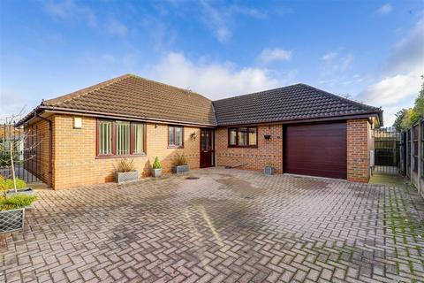 undefined, Briar Gardens, Calverton NG14