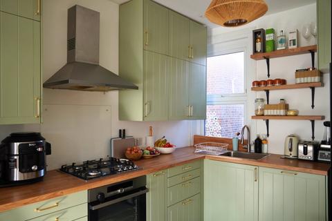 3 bedroom flat for sale, Chapter Road, London, NW2