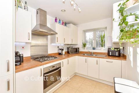 4 bedroom semi-detached house for sale, Lynch Close, Havant, Hampshire