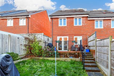 4 bedroom semi-detached house for sale, Lynch Close, Havant, Hampshire