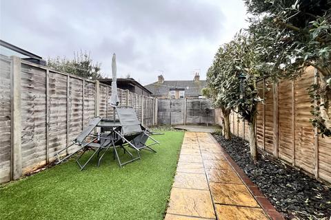 2 bedroom end of terrace house for sale, Bremer Road, Surrey TW18