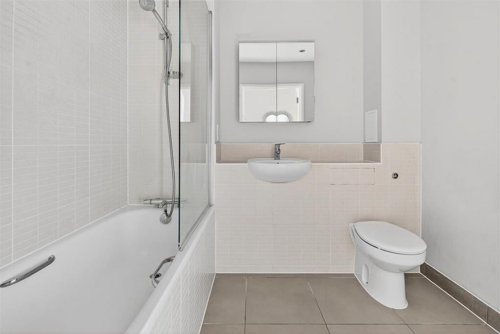 To Let 1 Bedroom Flat Vertex Wandle Road CR0 www.i