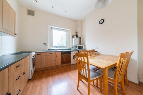 3 bedroom maisonette to rent, Garratt Lane, London, SW17