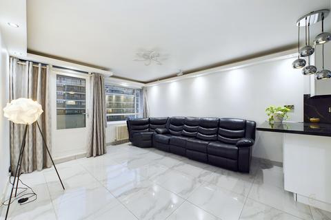 2 bedroom apartment for sale, Blackstone House, Churchill Gardens, London, SW1V