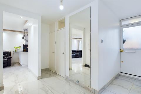 2 bedroom apartment for sale, Blackstone House, Churchill Gardens, London, SW1V