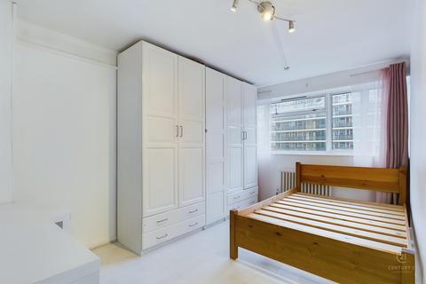 2 bedroom apartment for sale, Blackstone House, Churchill Gardens, London, SW1V