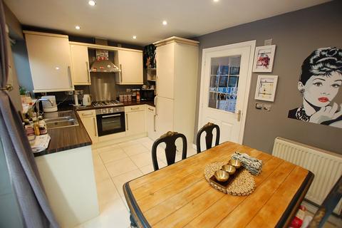 3 bedroom semi-detached house to rent, Cypress Oaks, Greater Manchester SK15