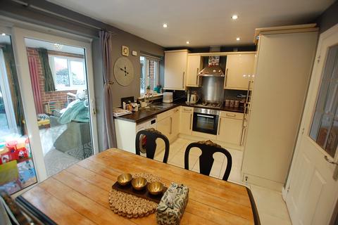 3 bedroom semi-detached house to rent, Cypress Oaks, Greater Manchester SK15