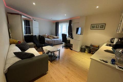 undefined, Great value starter home/investment - Studio Apartment Beaufort Park NW9