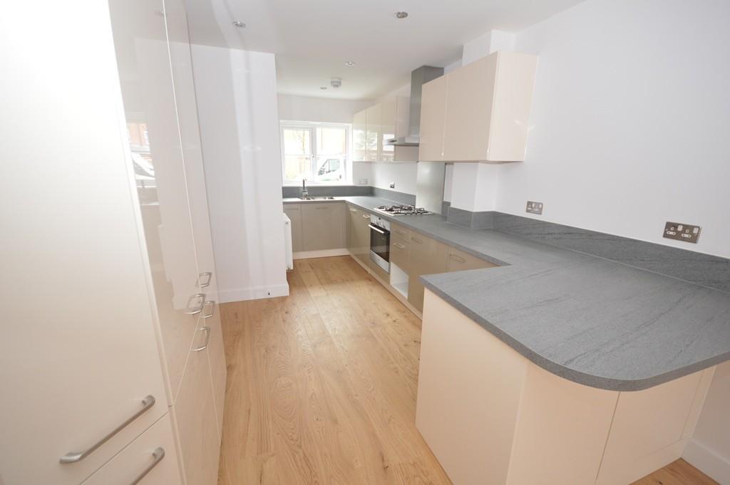 2.kitchen.jpg