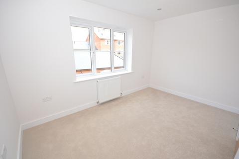 4 bedroom terraced house to rent, Chenille Drive, High Wycombe HP11