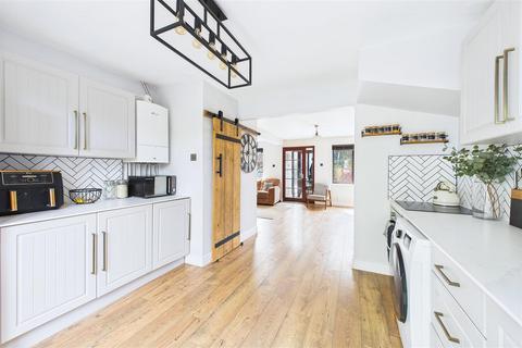 Close to Schools, shops and playing fields in Clevedon