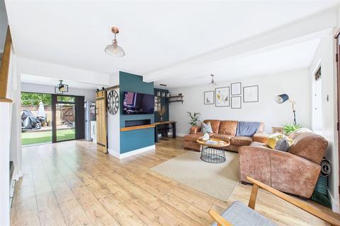 3 bedroom terraced house for sale, Close to Schools, shops and playing fields in Clevedon