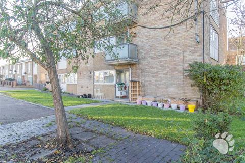 2 bedroom flat for sale, Rose Acre, Basildon SS14