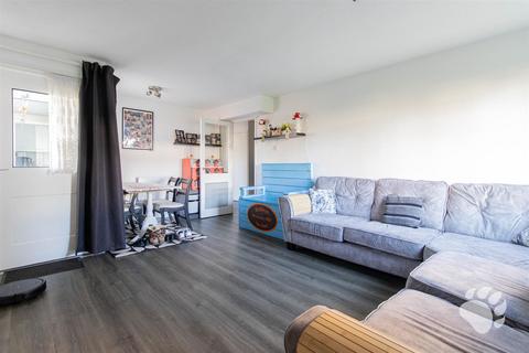 2 bedroom flat for sale, Rose Acre, Basildon SS14