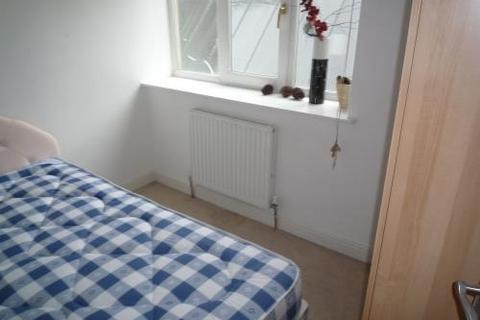 2 bedroom apartment to rent, New Briggate, Leeds