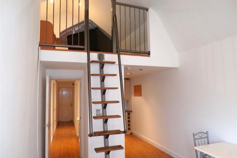 2 bedroom apartment to rent, New Briggate, Leeds