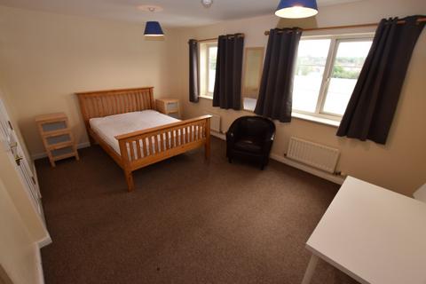 6 bedroom semi-detached house to rent, West Cotton Close, Northampton NN4