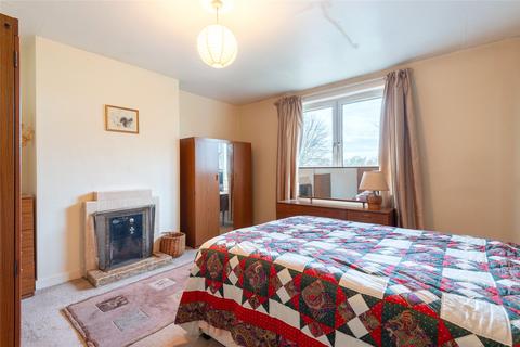 undefined, Den Walk, Leven KY8