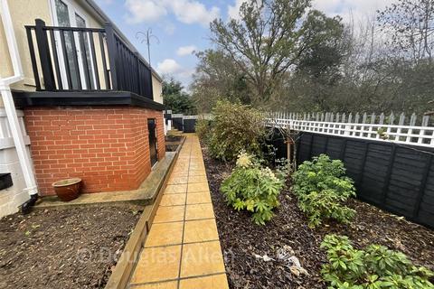 Lower Dunton Road, Brentwood, Essex