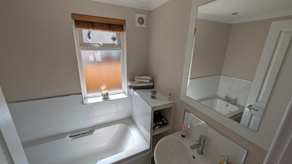 32 Omar Regency In Penwortham Bathroom Bath 1