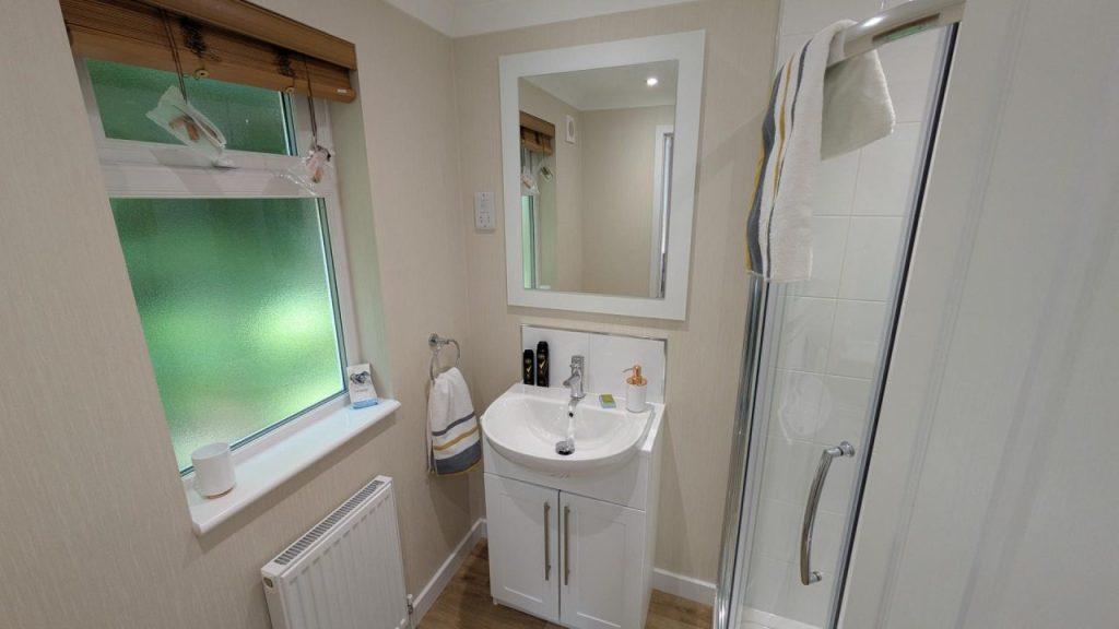 32 Omar Regency In Penwortham Bathroom Shower