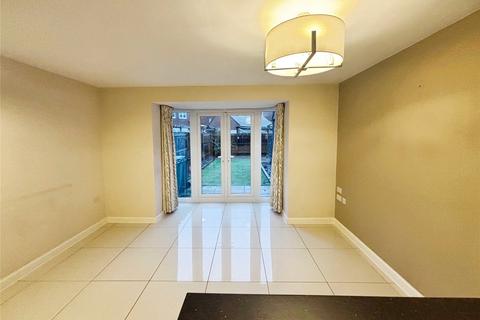 4 bedroom semi-detached house to rent, Sunderland Close, Swadlincote DE11