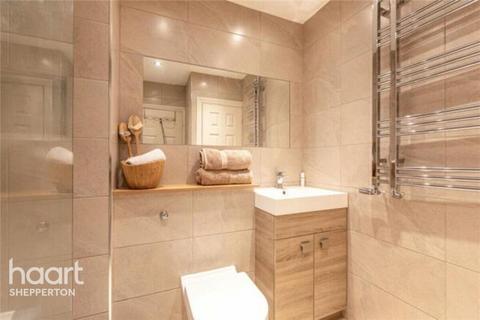 undefined, Murray Road, CHERTSEY
