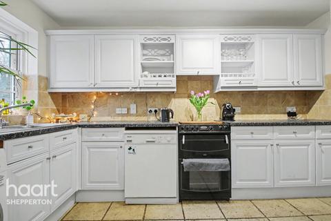 3 bedroom end of terrace house for sale, Murray Road, CHERTSEY