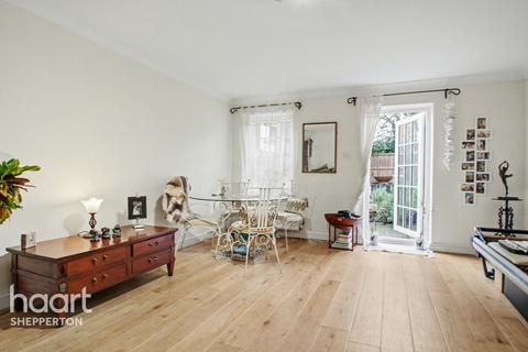 3 bedroom end of terrace house for sale, Murray Road, CHERTSEY
