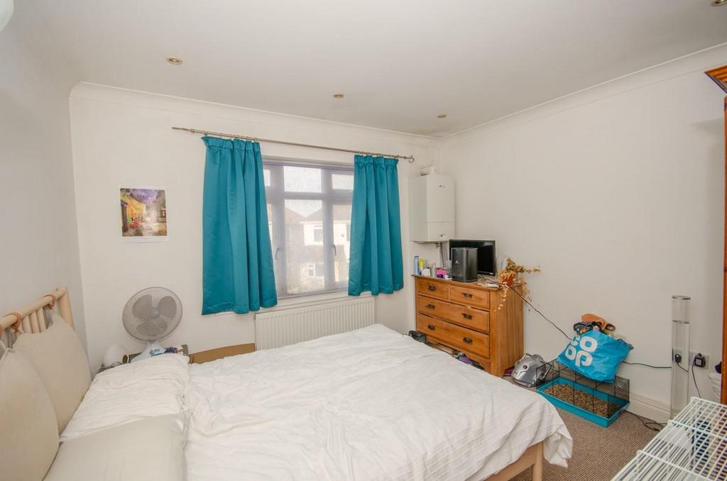 Bedroom 1.jpg