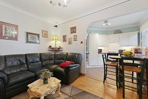 2 bedroom ground floor flat for sale, Neasden Lane, London, NW10