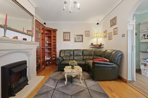 2 bedroom ground floor flat for sale, Neasden Lane, London, NW10