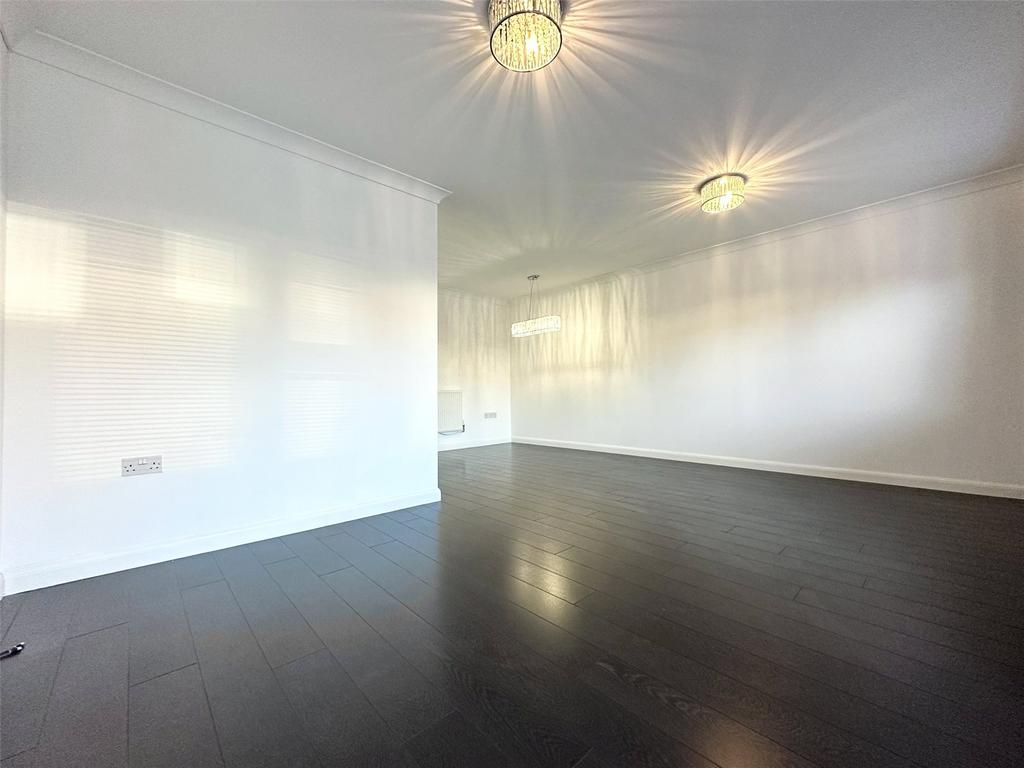Lounge/Dining