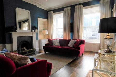 3 bedroom flat to rent, 44, Cumberland Street, Edinburgh, EH3 6RG
