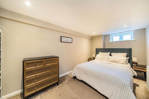 2 bedroom flat for sale, Loughborough Road, London SW9