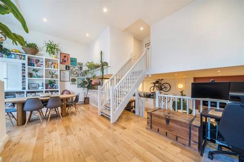 2 bedroom flat for sale, Loughborough Road, London SW9
