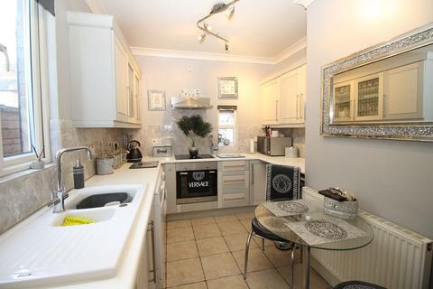 4 bedroom maisonette for sale, Two Separate Flats, Hayes Road, Clacton-on-Sea
