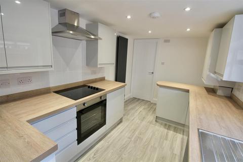 2 bedroom terraced house to rent, Wynburg Street, Hull