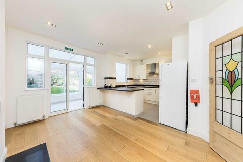 4 bedroom semi-detached house to rent, Boveney Road, London SE23