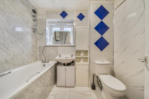 2 bedroom flat for sale, Cantwell House, Cantwell Road, SE18