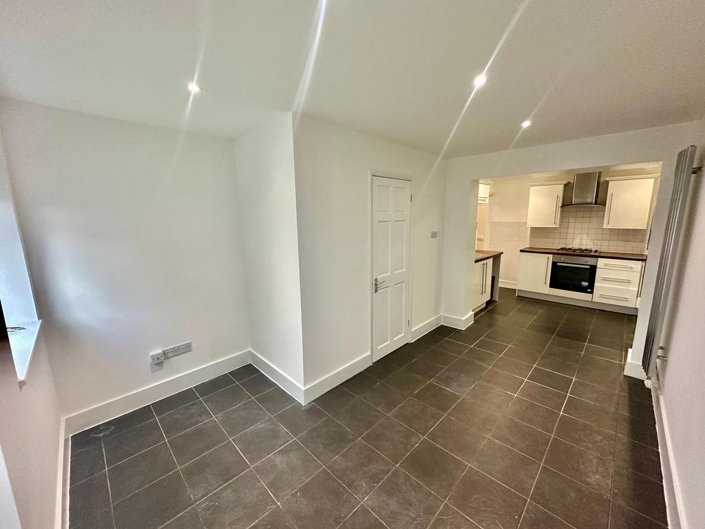 Kitchen/ Dining Room