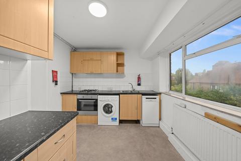 3 bedroom apartment to rent, Chatsworth Road, NW2