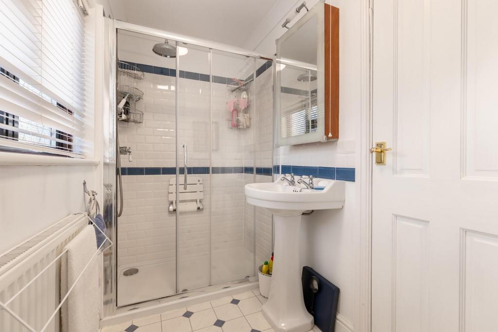 Shower room-1.jpg