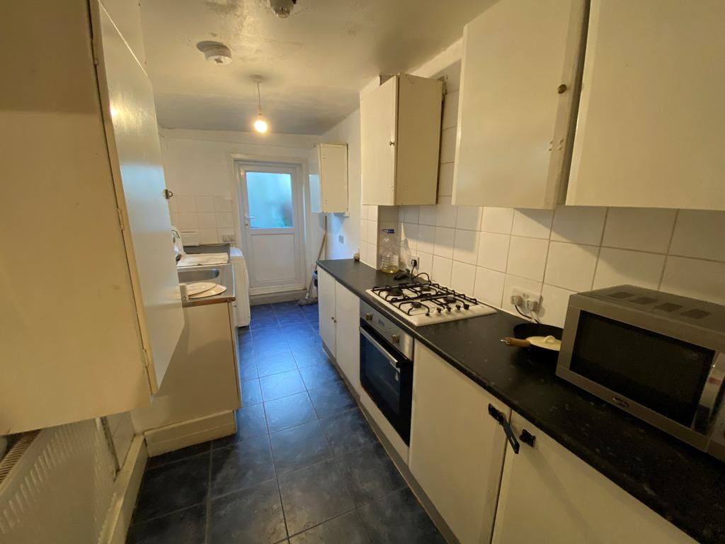 Room 4, 252 Aqueduct Street