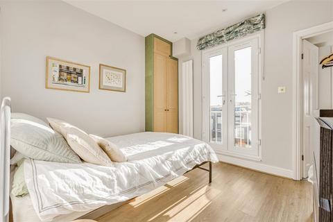 3 bedroom flat to rent, Greyhound Road, London W6