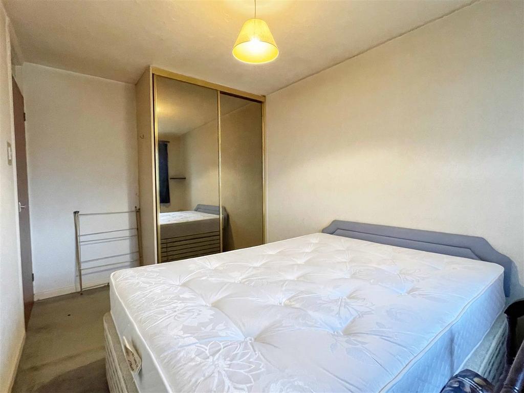 Bed1a.jpg