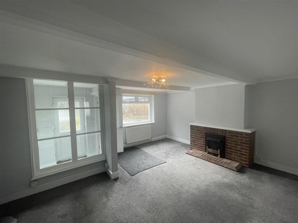 Living room 3.jpg