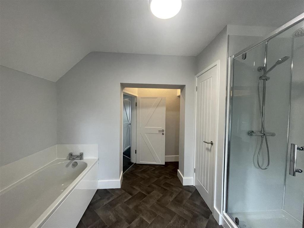 Bathroom 3.jpg